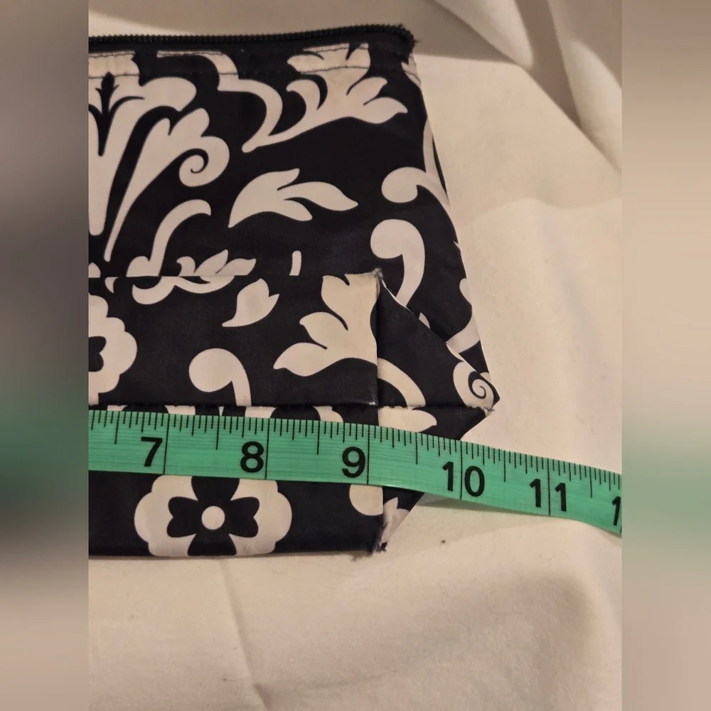 Thirty-One Black & White Damask Hot / Cold Pouch